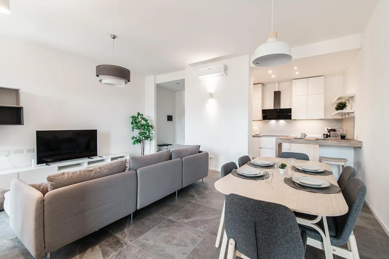 Apartment Friends - By Myhomeincomo Italy
