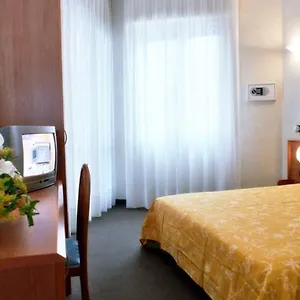 Otel Engadina, Como